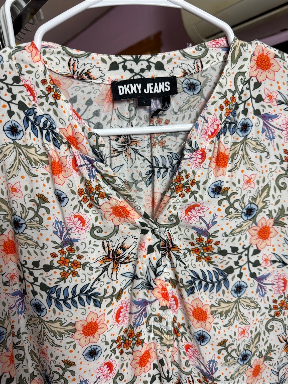 DKNY floral top the next size small - Picture 4 of 5